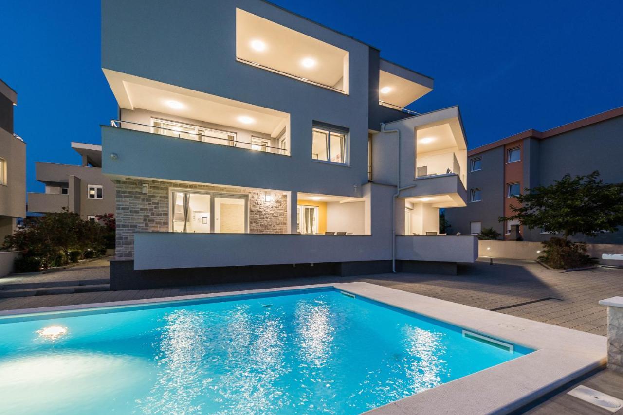 Apartments & Rooms Danivan Pool Villas B Novalja Ngoại thất bức ảnh