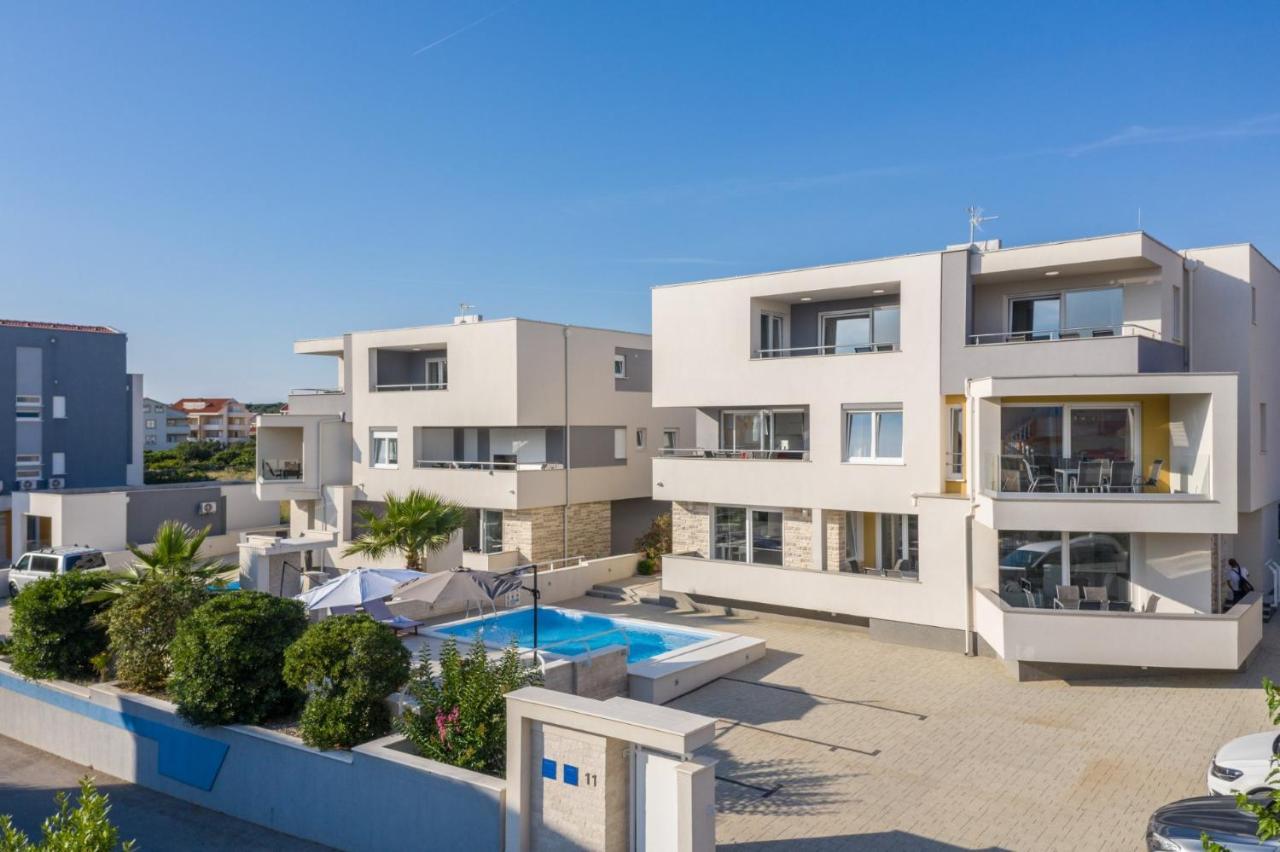 Apartments & Rooms Danivan Pool Villas B Novalja Ngoại thất bức ảnh