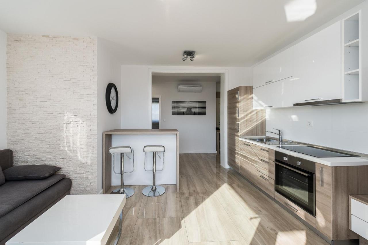 Apartments & Rooms Danivan Pool Villas B Novalja Ngoại thất bức ảnh