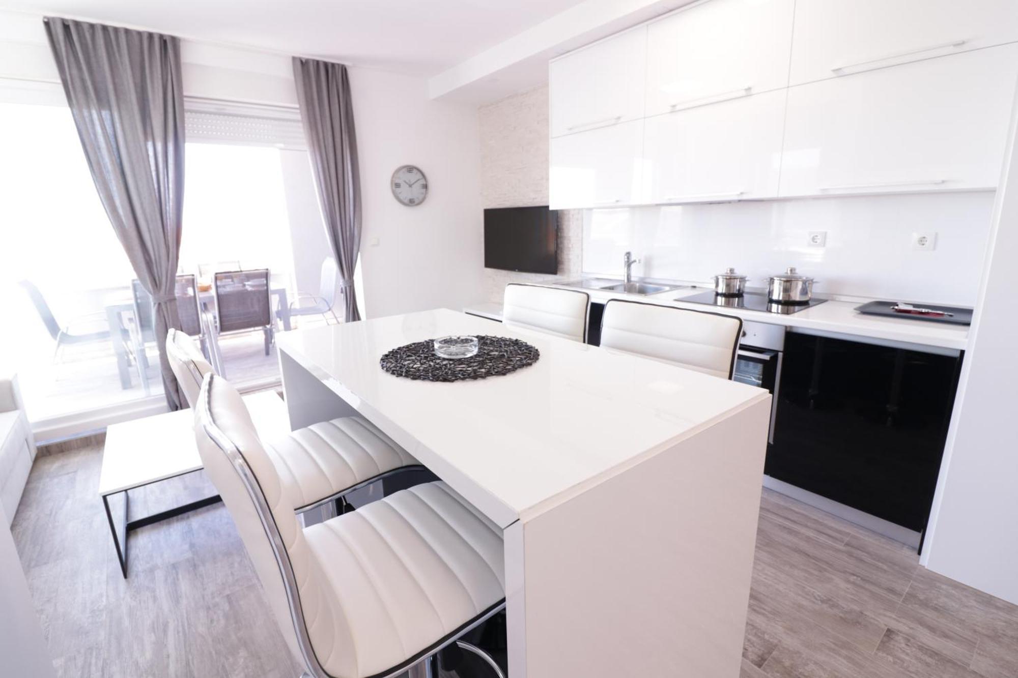 Apartments & Rooms Danivan Pool Villas B Novalja Phòng bức ảnh